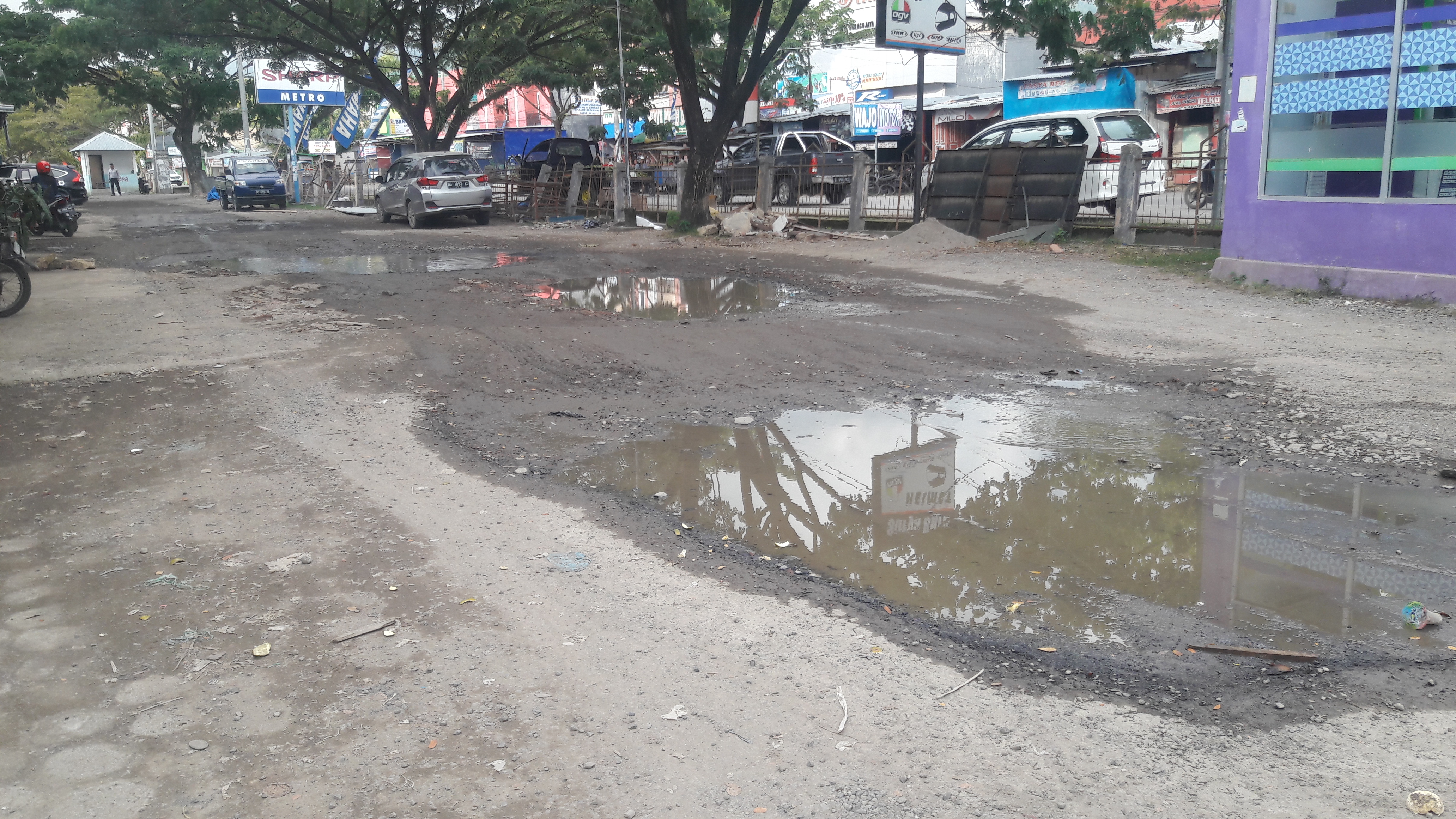 Memprihatinkan, Kondisi Jalan Area Pasar Baru Mamuju