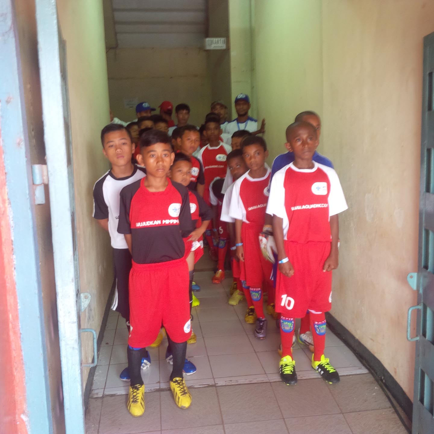 Resmi di-Buka, SSB Mitra Manakarra Main Pertama