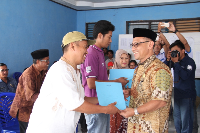 Bupati Mamuju Berkantor Sehari Di KecamatanTapalang