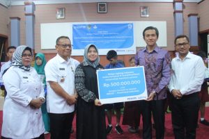 PT. Philips Lighting, UNICEF Berikan Bantuan Rp. 500 Juta Kepada Pemkab. Mamuju