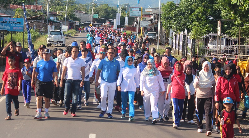 Jalan Santai di Kalukku, SDK Ajak Warga Tetap Satu Gerbong