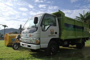 Dukung Mamuju Mapaccing BPD Sulselbar Serahkan Truk Sampah