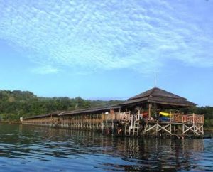 PANTAI UJUNG BULO PULAU KARAMPUANG NAN EKSOTIS