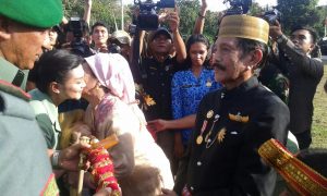 PANGDAM VII TERIMA KERIS PUSAKA SEBAGAI LAMBANG KEKUATAN KOREM 142