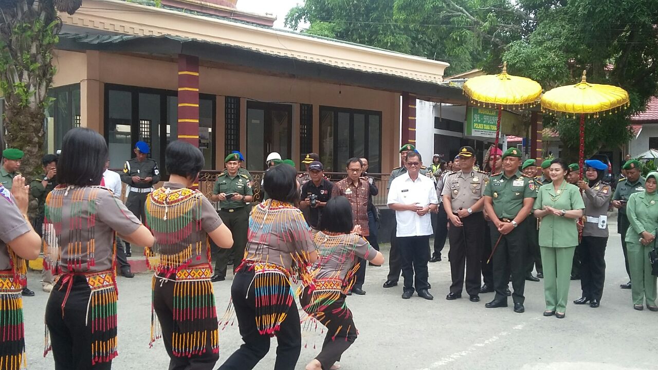 DI BUMI LAKIPADADA, PANGDAM VII SAMBANGI POLRES TANA TORAJA