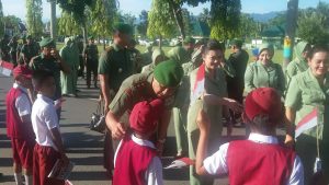 BEGINI CARA PANGDAM DAN NY. BELLA AGUS SURYA BAKTI AKRAB DENGAN ANAK ANAK