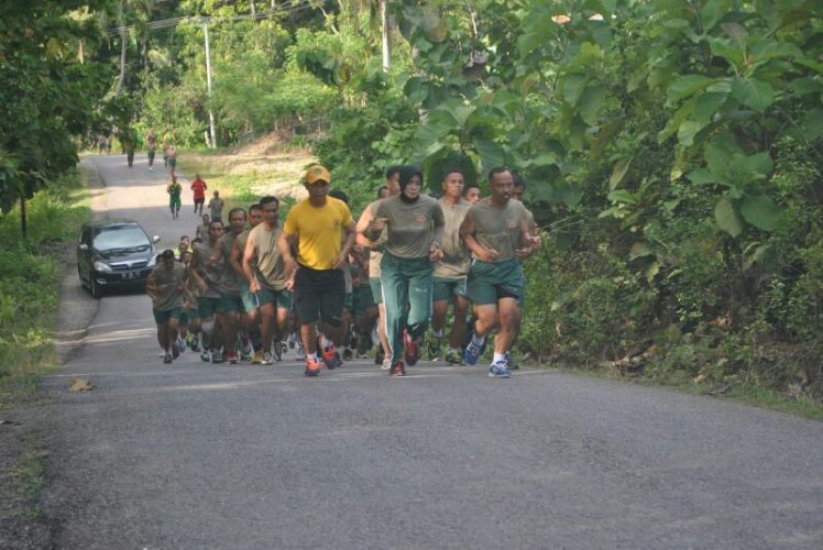 Prajurit Korem Lari Susuri Pantai dan Bukit 