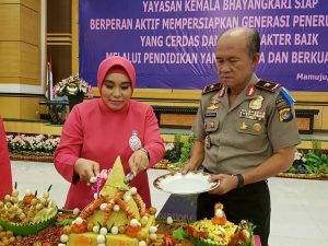 IMG-20170510-WA0009 Kapolda Sulbar Hadiri Hut Yayasan Kemala Bhayangkari