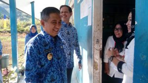 IMG-20170517-WA0022 Hasil Pantauan Gubernur Sulbar , Ujian Akhir Sekolah SD di Mamuju