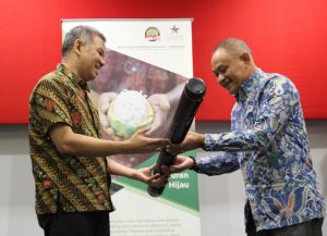 IMG_3960 MCA-Indonesia Serahkan Peta Batas Desa Bonehau ke Pemkab Mamuju