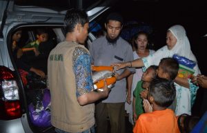 3 Lazis dan Muslimah Wahdah Islamiyah Mamuju, Salurkan Sembako