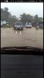 IMG-20170602-WA0038 Macet, Ruas Jalan Martadinata Tergenang Air Hujan