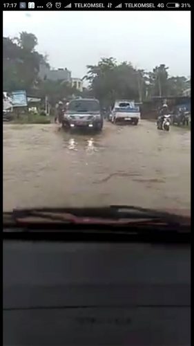 IMG-20170602-WA0038 Macet, Ruas Jalan Martadinata Tergenang Air Hujan