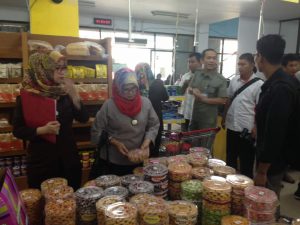IMG-20170619-WA0066 BPOM Menemukan Makanan Kedaluarsa di Mamuju
