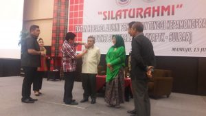 20170713_114049 AAS Sematkan PIN Ke Gub dan Wagub Sulbar