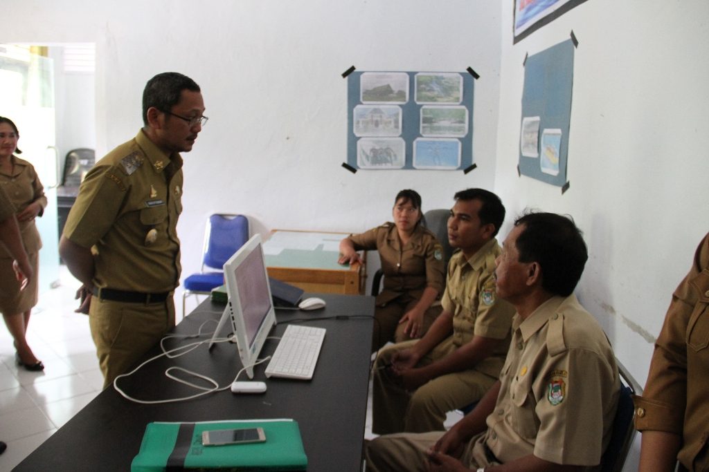 Sidak , Bupati Mamuju Anggap ASN Taat dan Disiplin Sidak , Bupati Mamuju Anggap ASN Taat dan Disiplin