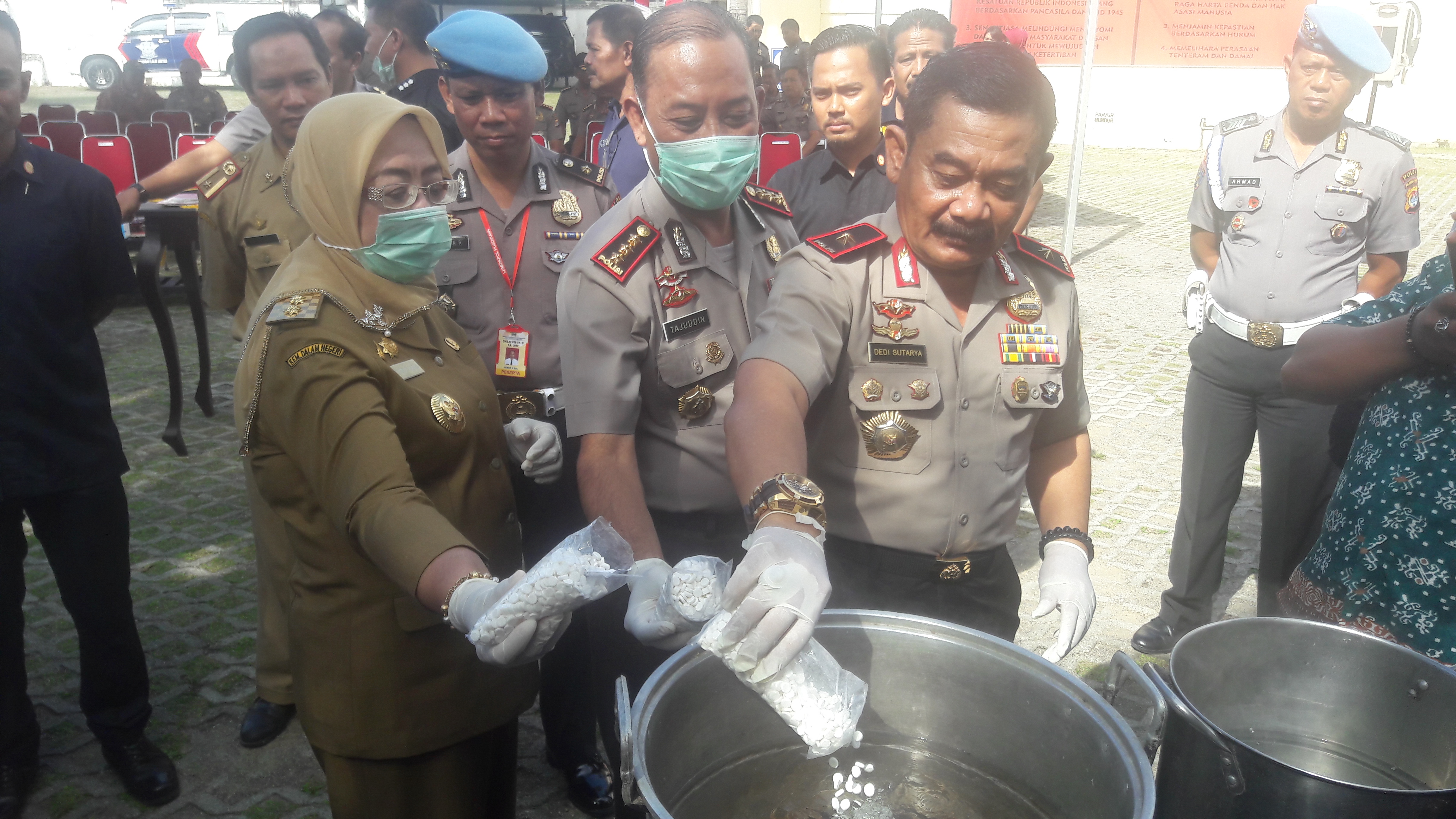 Hasil Sitaan Polda Sulbar Terkait Narkoba di Musnahkan