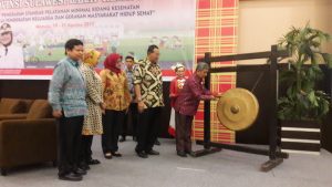 20170820_102349 Pemukulan Gong Menandai Raker Kesehatan Sulbar 2017