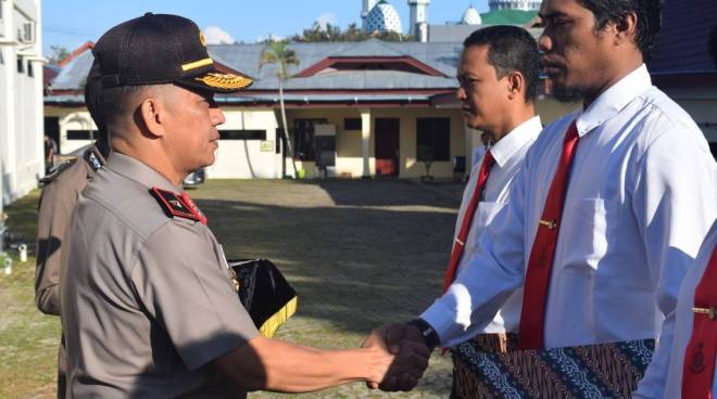 Tujuh Polisi SatReskrim Polres Mamuju Dapat Reword