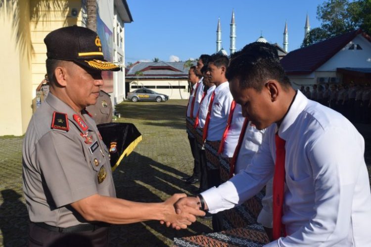 Tujuh Polisi SatReskrim Polres Mamuju Dapat Reword