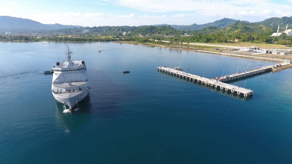 Berlabuh Di Mamuju KRI Banda Aceh 593 Open Ship