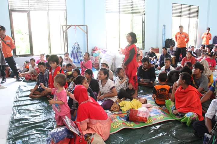 Surya Paloh Kunjungi Korban Banjir Mamuju