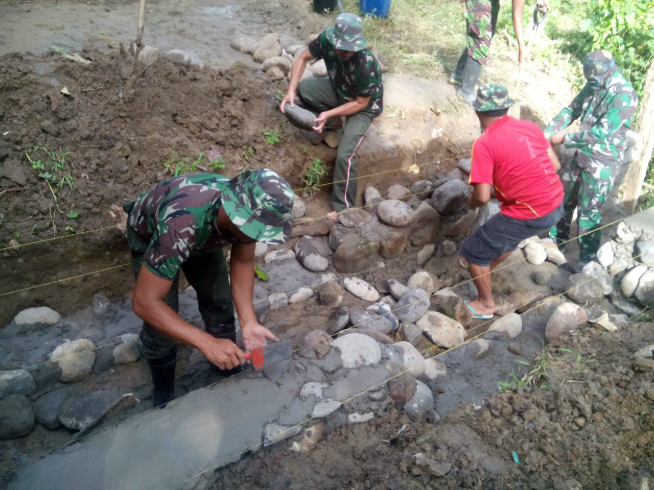 Kaos Loreng Menambah Semangat Warga Lenggo