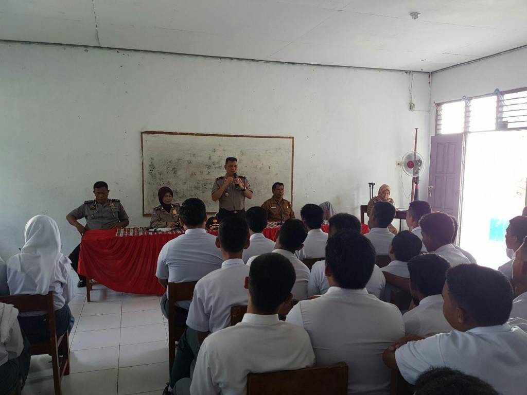 Kapolda Sulbar Brigjen Baharudin DJafar Go To School