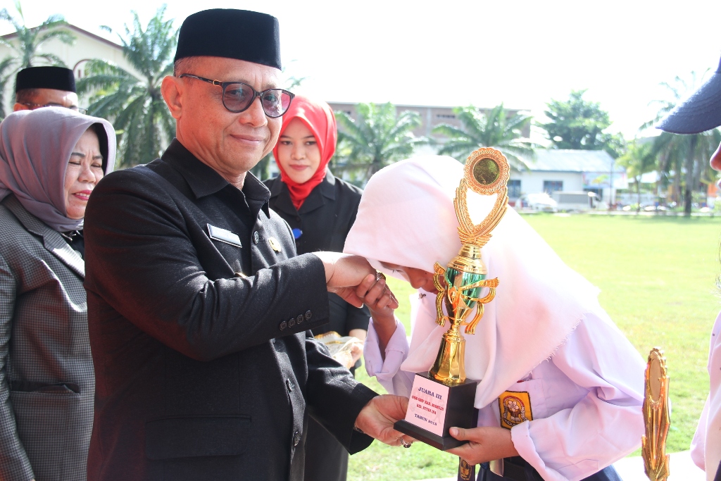 IMG_6977 Pesan  Bupati  mamuju di Peringatan Hari Pendidikan Nasional