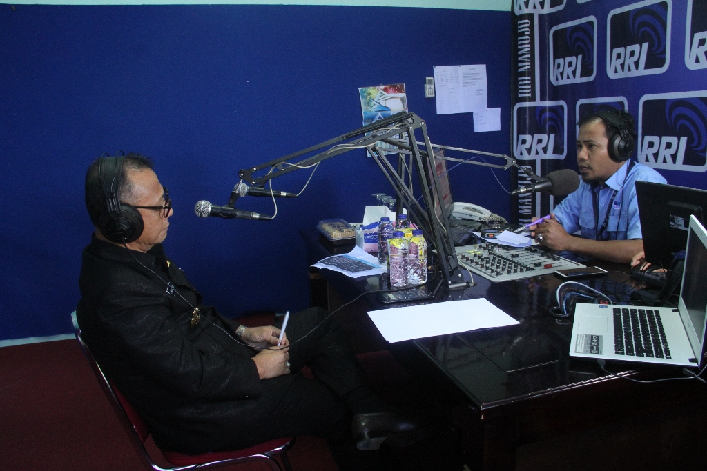 IMG_7141 Hadir Di Studio RRI Bupati Mamuju Bincang Pendidikan