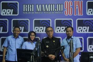 Hadir Di Studio RRI Bupati Mamuju Bincang Pendidikan Hadir Di Studio RRI Bupati Mamuju Bincang Pendidikan