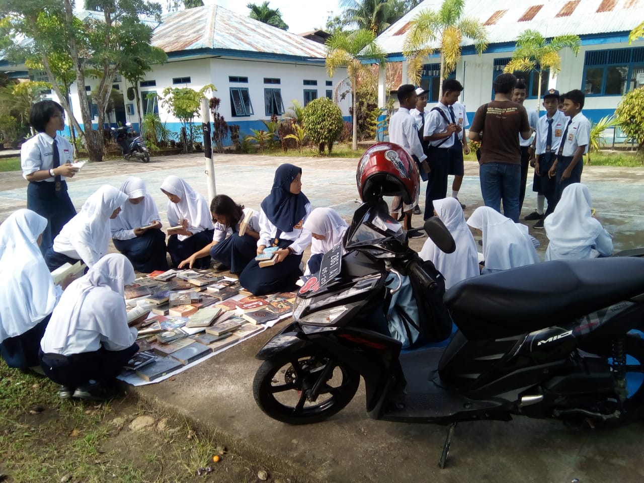 Bangkitkan Minat Baca, Dinas Perpustakaan Mamuju gelar Library Goes To School