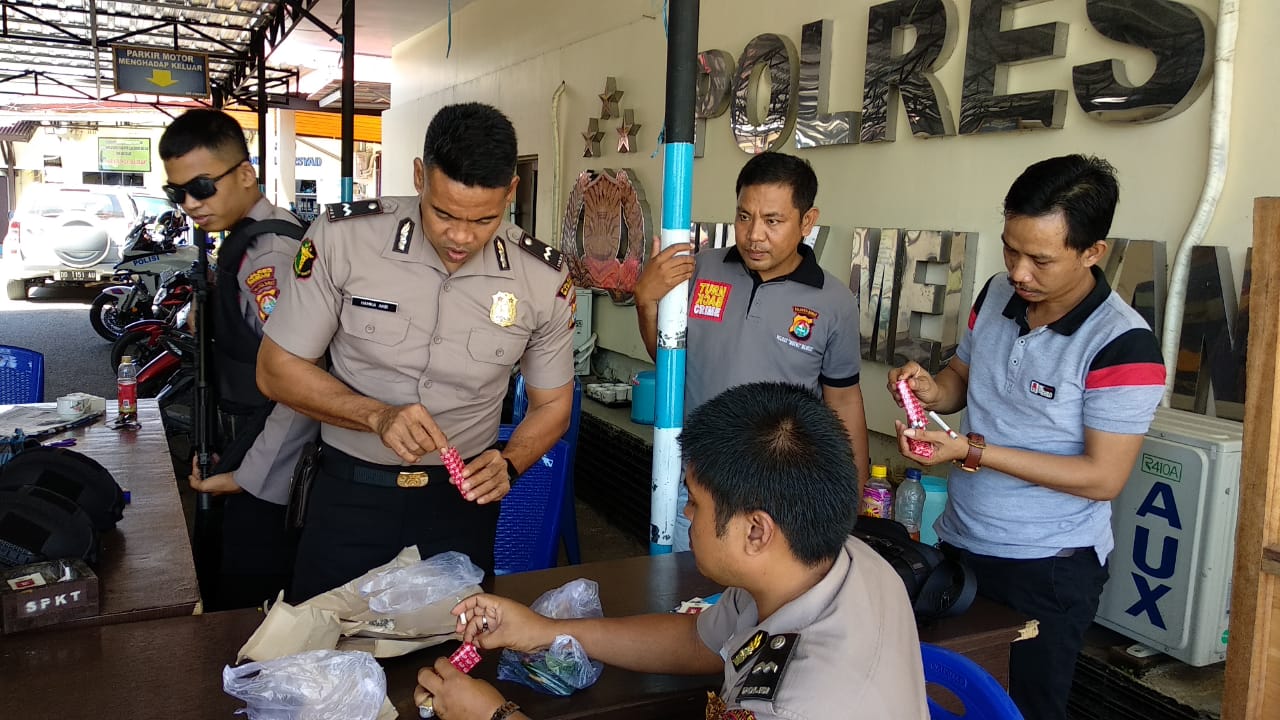 Nasi Bungkus Lauk Rokok Menu Favorit Tahanan Polres Mamuju