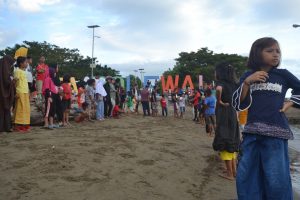 Pra PIFAF 2018 Hibur Warga di Pantai Bahari