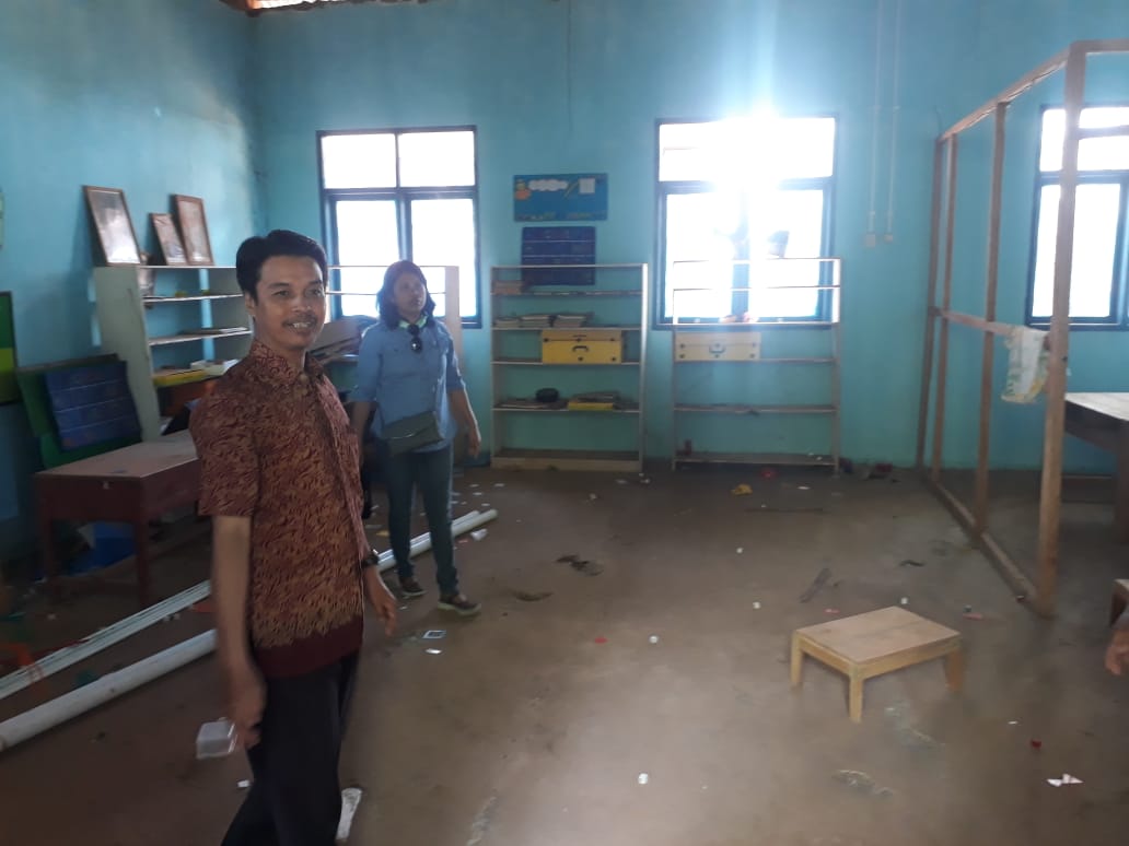 Perpustakaan SDN Karaeang Tak Layak Pakai