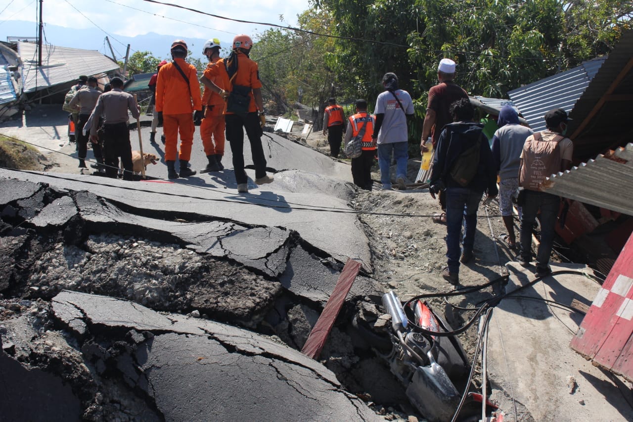 Tanah Perumahan Petobo Palu Terbelah dan Mengeluarkan Lumpur