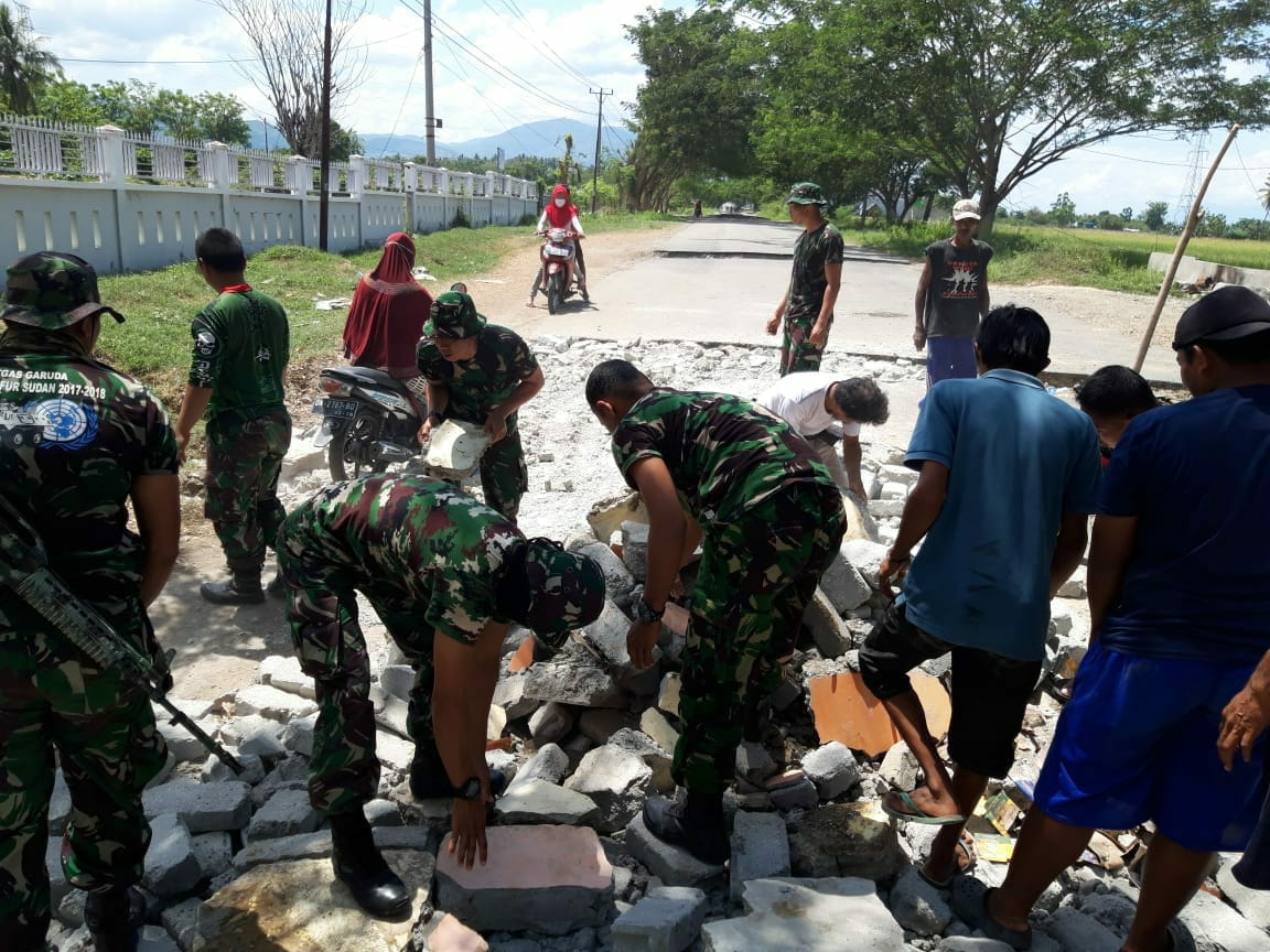 Masa Tanggap Darurat Bencana diperpanjang, Kostrad mulai Perbaiki Jalan