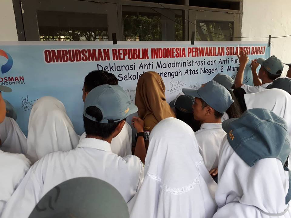 Siswa Siswi SMA N 2 Mamuju Deklarasi Anti Maladministrasi