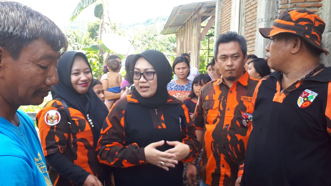 MPC Pemuda Pancasila Mamuju Kunjungi Pengungsi Mamasa