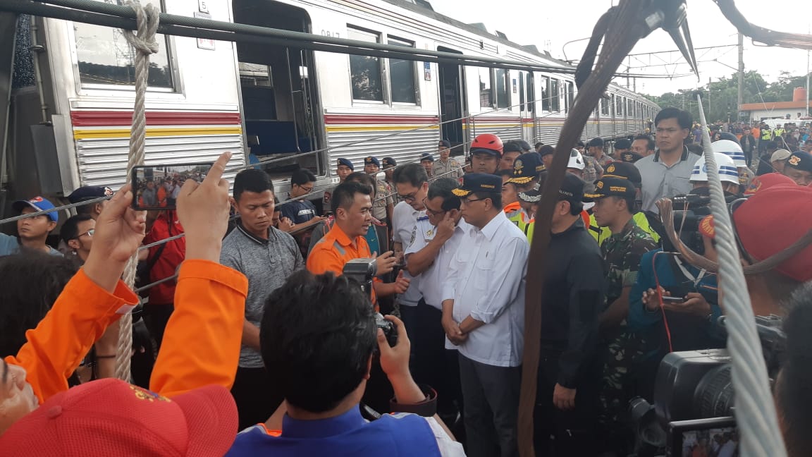 Menteri Perhubungan RI Minta Evakuasi Kereta Segera Diselesaikan Malam Ini