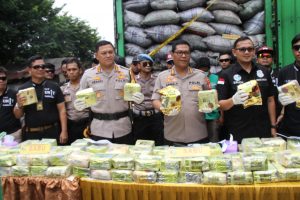 Polisi Sita 120 Kg Sabu di Antara Tumpukan Arang