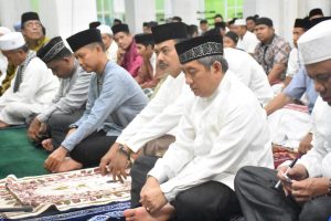 Gubernur Ajak Masyarakat Pererat Ukhuwah Islamiah