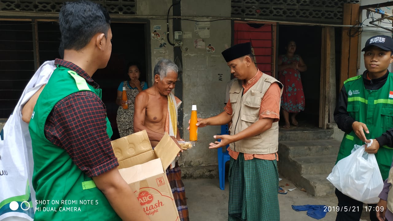 Tim Lazis Wahdah Mamuju, Berbagi Ifthor Buka Puasa di Desa Pokkang