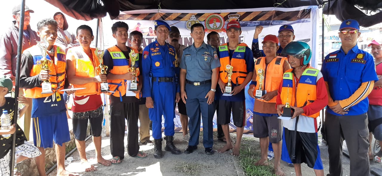 Polres Mamuju Gelar Lomba Perahu Katinting