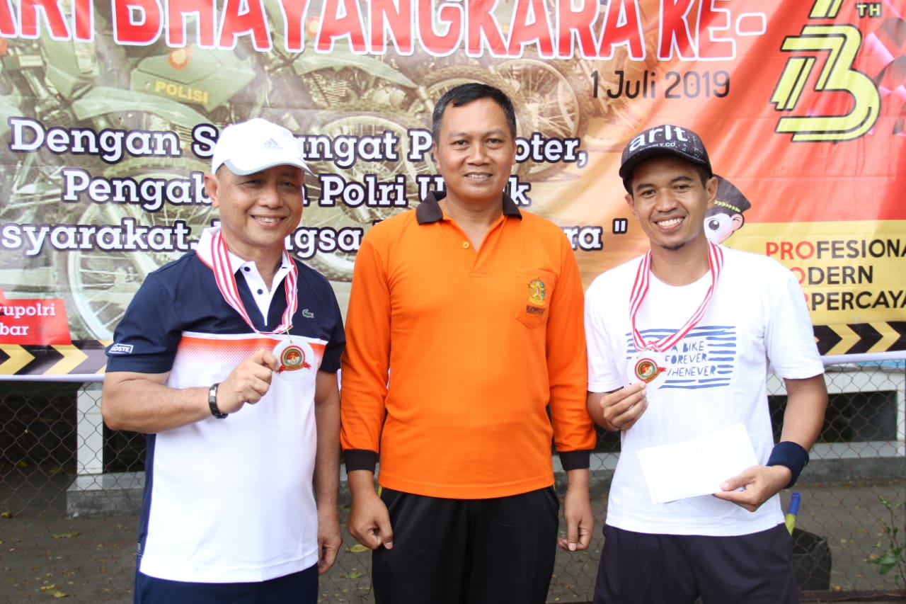 Bupati Mamuju Juarai Tournament Tenis Hut Bhayangkara