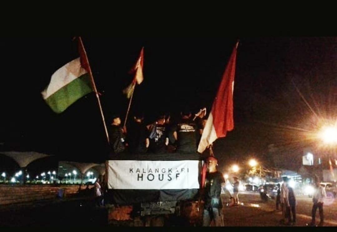 Bendera Palestina Hiasi Pawai Takbiran di Mamuju - 2enam.com