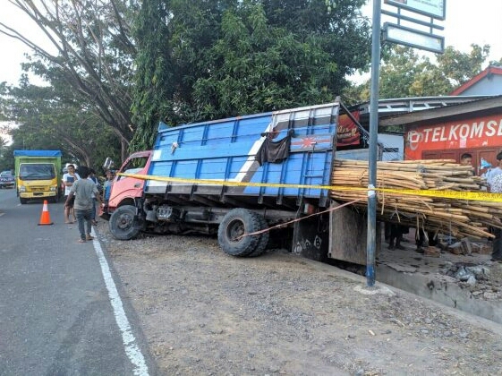 Empat Remaja Tewas Disapu Truk di Kalukku