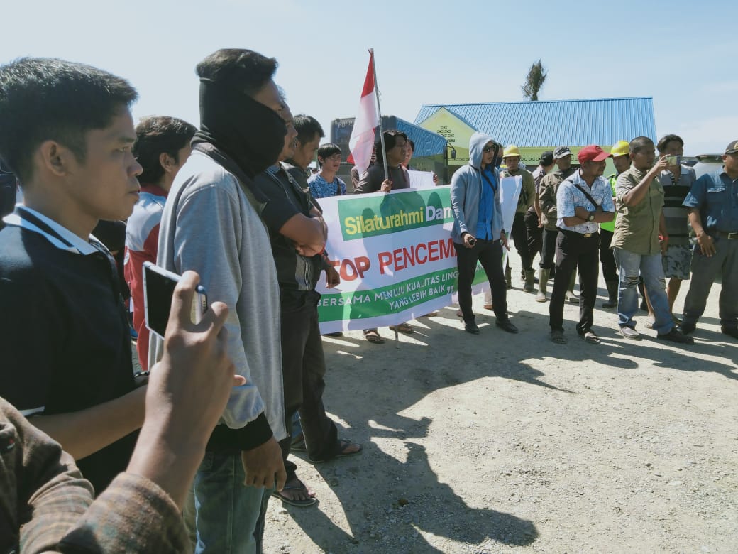 AMPLS Unjuk Rasa Terkait Bau Limbah PT Awana Sawit Lestari