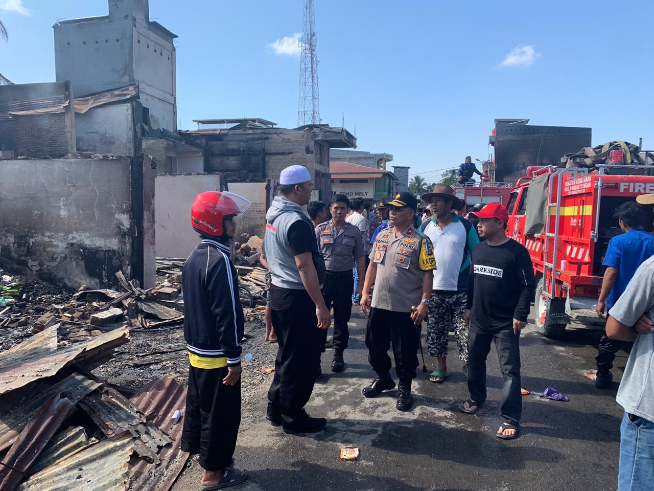 Pasca Kebakaran Kapolda Sulbar Kunjungi Warga Topoyo