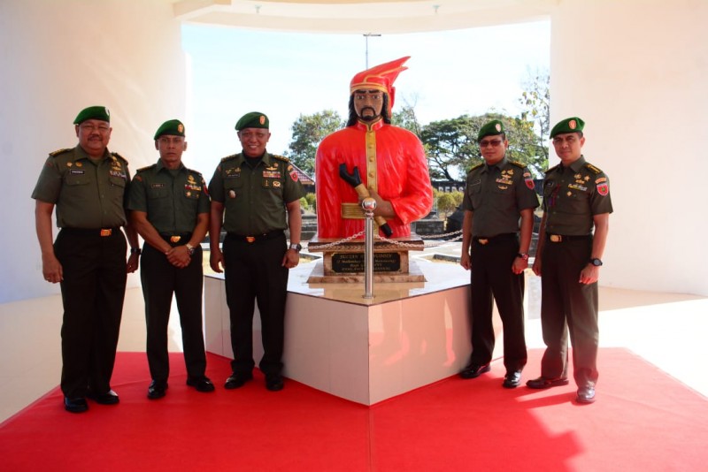 Pejabat Baru Kodam XIV / Hasanuddin Ziarah Ke Makam Sultan Hasanuddin